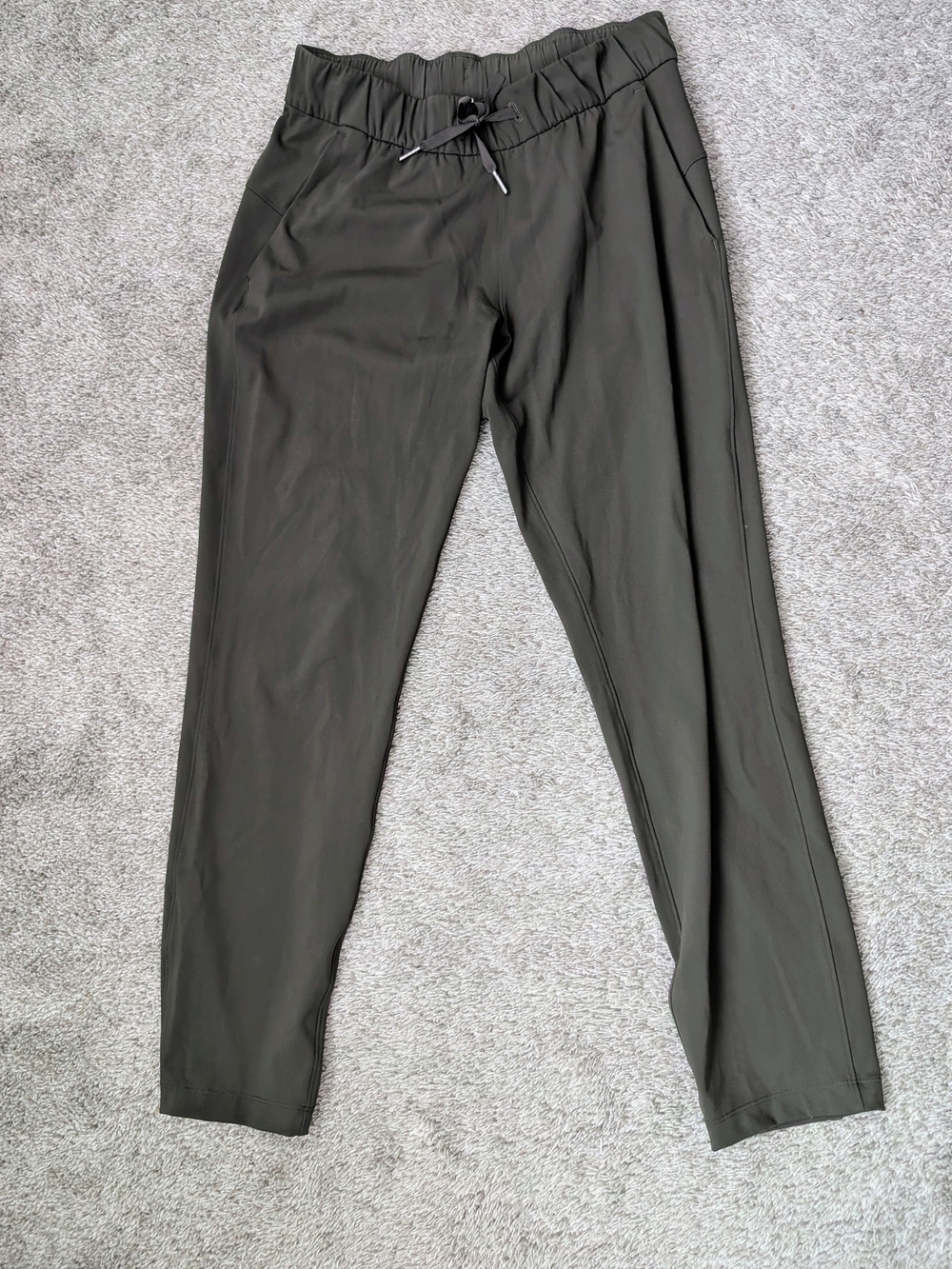 Lululemon On The Fly Pants Olive Green Womens 6 Travel Elastic Waist 27” W5ALWS